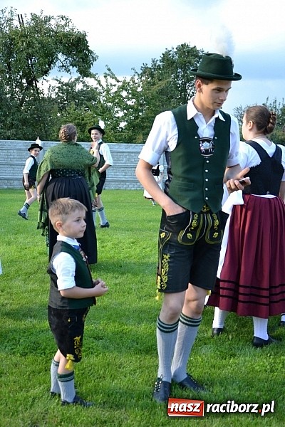 Zdjęcie w galerii na portalu naszraciborz.pl: Bawarczycy na festynie DFK w Tworkowie wiadomości z regionu
