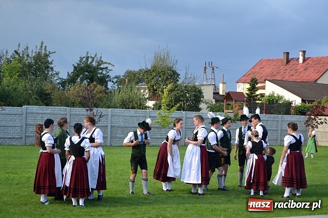 Zdjęcie w galerii na portalu naszraciborz.pl: Bawarczycy na festynie DFK w Tworkowie wiadomości z regionu
