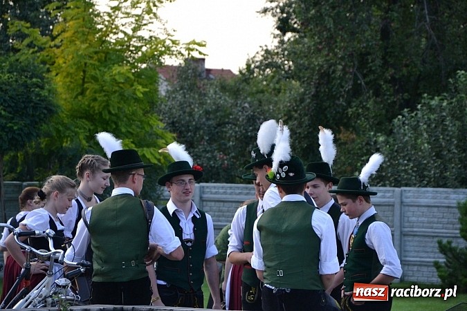 Zdjęcie w galerii na portalu naszraciborz.pl: Bawarczycy na festynie DFK w Tworkowie wiadomości z regionu