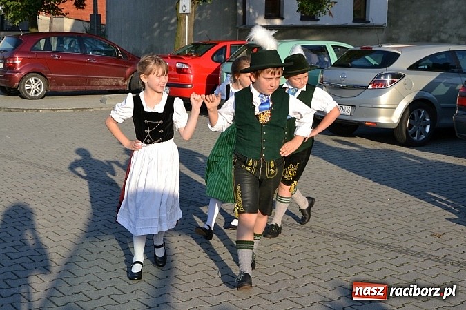 Zdjęcie w galerii na portalu naszraciborz.pl: Bawarczycy na festynie DFK w Tworkowie wiadomości z regionu