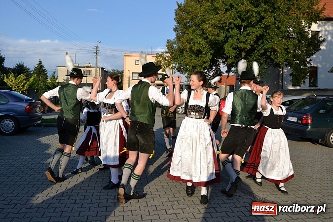 Zdjęcie w galerii na portalu naszraciborz.pl: Bawarczycy na festynie DFK w Tworkowie wiadomości z regionu