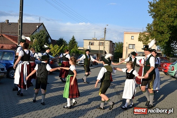 Zdjęcie w galerii na portalu naszraciborz.pl: Bawarczycy na festynie DFK w Tworkowie wiadomości z regionu