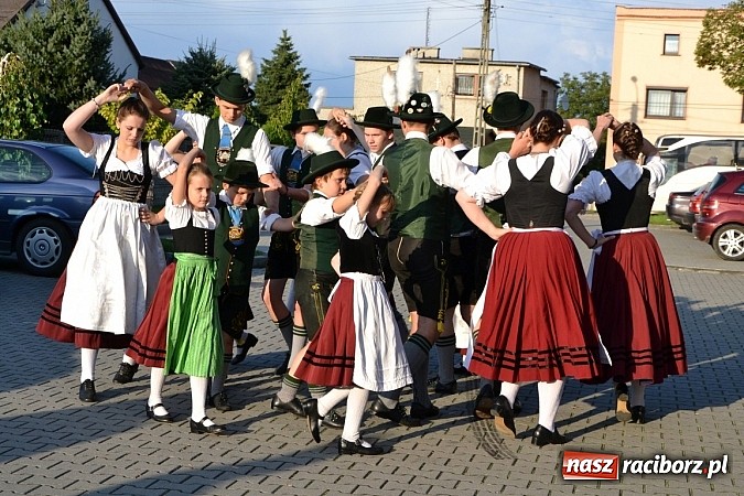 Zdjęcie w galerii na portalu naszraciborz.pl: Bawarczycy na festynie DFK w Tworkowie wiadomości z regionu
