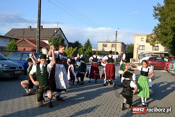 Zdjęcie w galerii na portalu naszraciborz.pl: Bawarczycy na festynie DFK w Tworkowie wiadomości z regionu