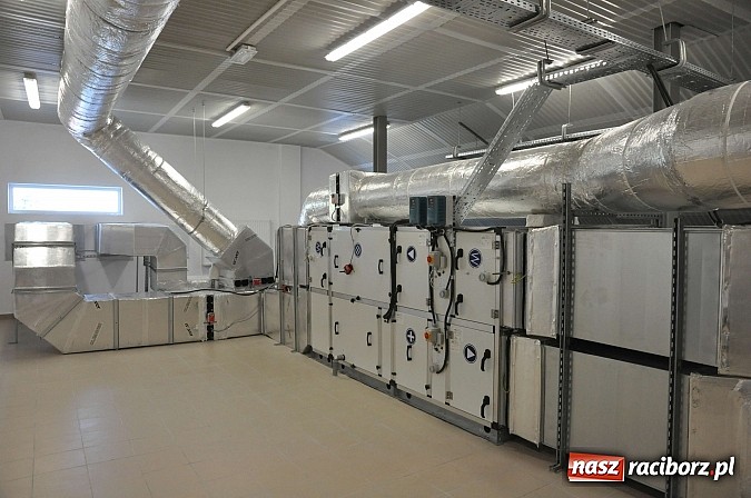 Zdjęcie w galerii na portalu naszraciborz.pl: Siatkarki UKS Krzanowice od dziś testują nową halę sportową. Zobacz jak wygląda wiadomości z regionu