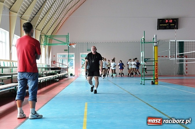 Zdjęcie w galerii na portalu naszraciborz.pl: Siatkarki UKS Krzanowice od dziś testują nową halę sportową. Zobacz jak wygląda wiadomości z regionu