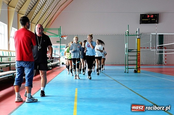 Zdjęcie w galerii na portalu naszraciborz.pl: Siatkarki UKS Krzanowice od dziś testują nową halę sportową. Zobacz jak wygląda wiadomości z regionu