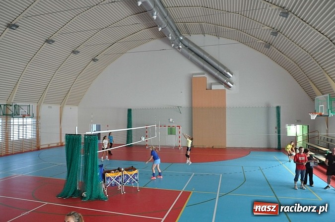Zdjęcie w galerii na portalu naszraciborz.pl: Siatkarki UKS Krzanowice od dziś testują nową halę sportową. Zobacz jak wygląda wiadomości z regionu