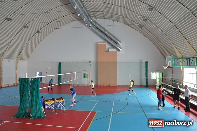 Zdjęcie w galerii na portalu naszraciborz.pl: Siatkarki UKS Krzanowice od dziś testują nową halę sportową. Zobacz jak wygląda wiadomości z regionu