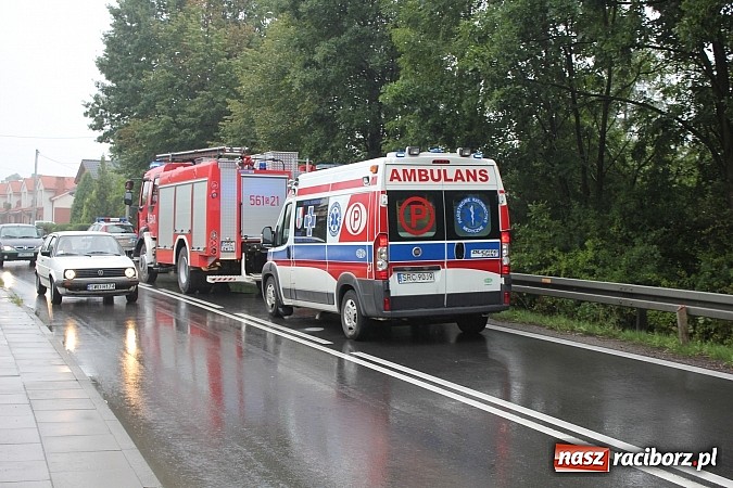 Zdjęcie w galerii na portalu naszraciborz.pl: Fiat wypadł z drogi na Brzeskiej! wiadomości z regionu