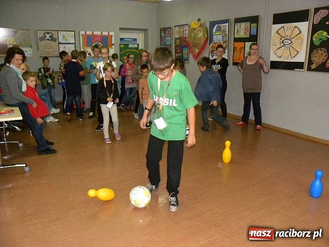 Zdjęcie w galerii na portalu naszraciborz.pl: W krainie zielonego złota, czyli kolejna podróż z biblioteką wiadomości z regionu
