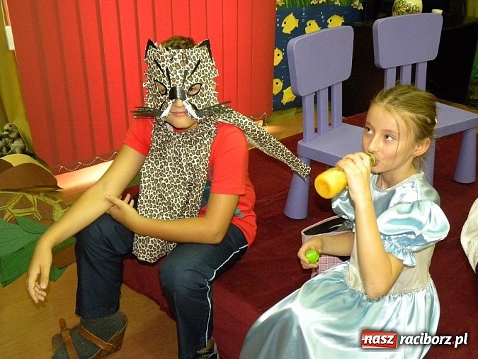 Zdjęcie w galerii na portalu naszraciborz.pl: W krainie zielonego złota, czyli kolejna podróż z biblioteką wiadomości z regionu