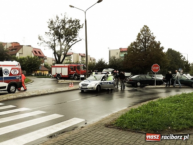 Zdjęcie w galerii na portalu naszraciborz.pl: Kraksa na skrzyżowaniu Katowickiej z Ocicką! wiadomości z regionu