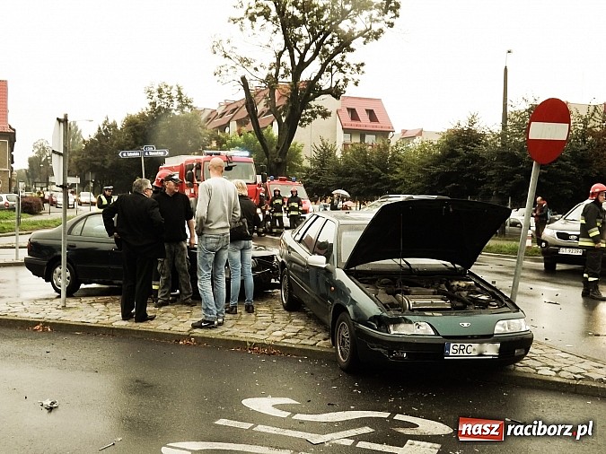 Zdjęcie w galerii na portalu naszraciborz.pl: Kraksa na skrzyżowaniu Katowickiej z Ocicką! wiadomości z regionu