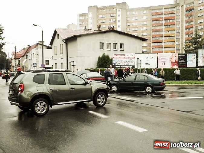Zdjęcie w galerii na portalu naszraciborz.pl: Kraksa na skrzyżowaniu Katowickiej z Ocicką! wiadomości z regionu