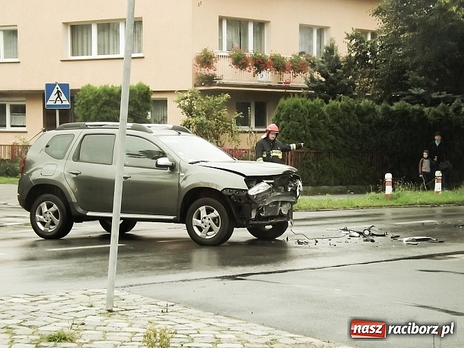 Zdjęcie w galerii na portalu naszraciborz.pl: Kraksa na skrzyżowaniu Katowickiej z Ocicką! wiadomości z regionu