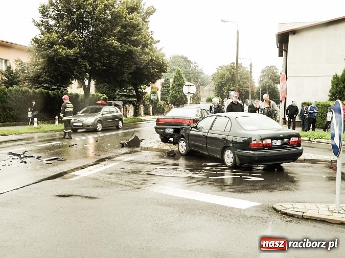 Zdjęcie w galerii na portalu naszraciborz.pl: Kraksa na skrzyżowaniu Katowickiej z Ocicką! wiadomości z regionu