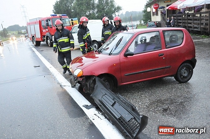 Zdjęcie w galerii na portalu naszraciborz.pl: Prawo serii! Zderzenie trzech aut w Rzuchowie wiadomości z regionu