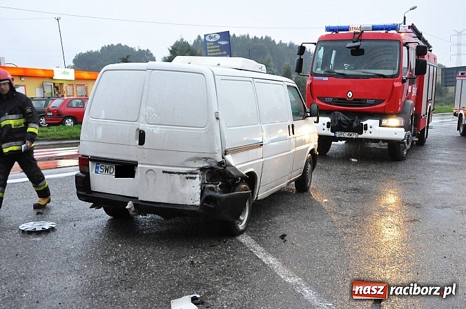 Zdjęcie w galerii na portalu naszraciborz.pl: Prawo serii! Zderzenie trzech aut w Rzuchowie wiadomości z regionu