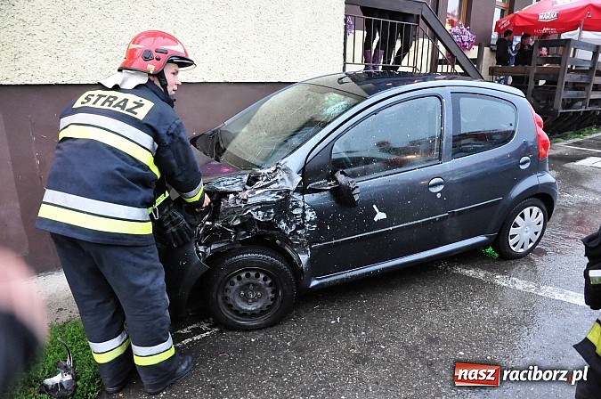 Zdjęcie w galerii na portalu naszraciborz.pl: Prawo serii! Zderzenie trzech aut w Rzuchowie wiadomości z regionu