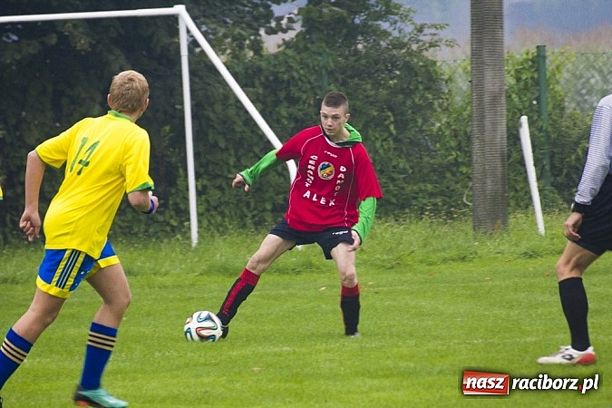 Zdjęcie w galerii na portalu naszraciborz.pl: Canarinhos z Krzanowic zremisowali z Syrynią wiadomości z regionu