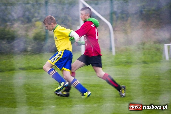 Zdjęcie w galerii na portalu naszraciborz.pl: Canarinhos z Krzanowic zremisowali z Syrynią wiadomości z regionu