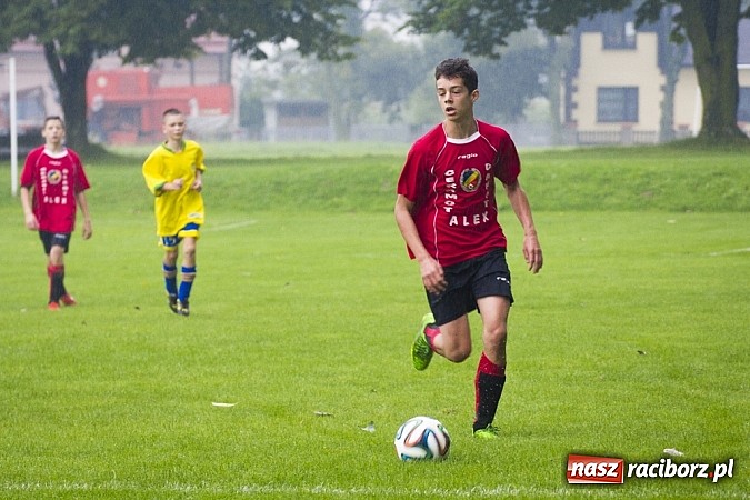 Zdjęcie w galerii na portalu naszraciborz.pl: Canarinhos z Krzanowic zremisowali z Syrynią wiadomości z regionu