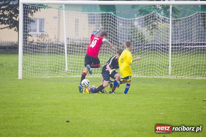 Zdjęcie w galerii na portalu naszraciborz.pl: Canarinhos z Krzanowic zremisowali z Syrynią wiadomości z regionu