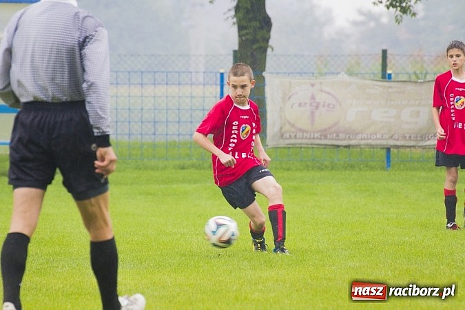 Zdjęcie w galerii na portalu naszraciborz.pl: Canarinhos z Krzanowic zremisowali z Syrynią wiadomości z regionu