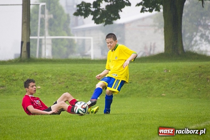 Zdjęcie w galerii na portalu naszraciborz.pl: Canarinhos z Krzanowic zremisowali z Syrynią wiadomości z regionu