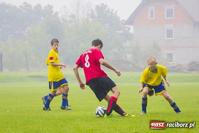 Zdjęcie w galerii na portalu naszraciborz.pl: Canarinhos z Krzanowic zremisowali z Syrynią wiadomości z regionu