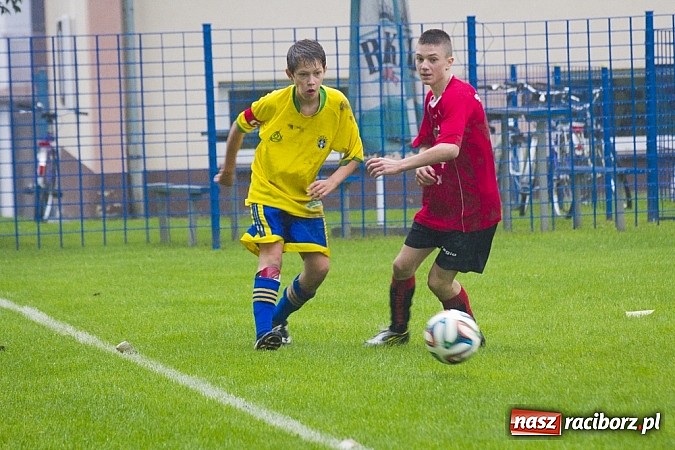Zdjęcie w galerii na portalu naszraciborz.pl: Canarinhos z Krzanowic zremisowali z Syrynią wiadomości z regionu
