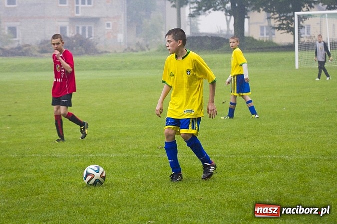 Zdjęcie w galerii na portalu naszraciborz.pl: Canarinhos z Krzanowic zremisowali z Syrynią wiadomości z regionu