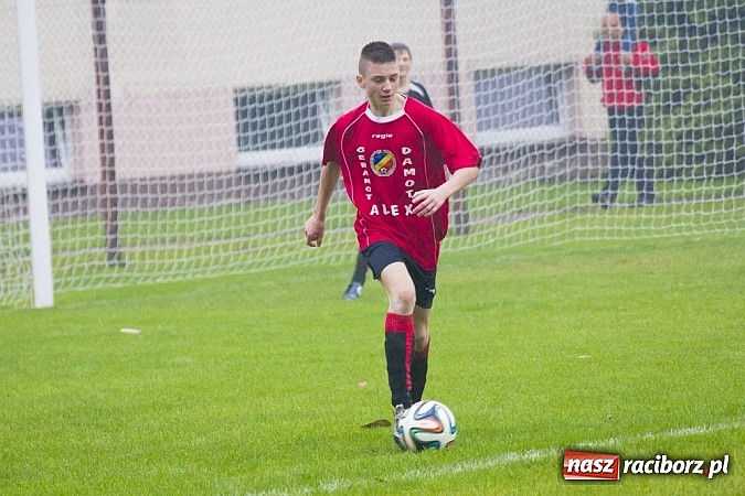 Zdjęcie w galerii na portalu naszraciborz.pl: Canarinhos z Krzanowic zremisowali z Syrynią wiadomości z regionu