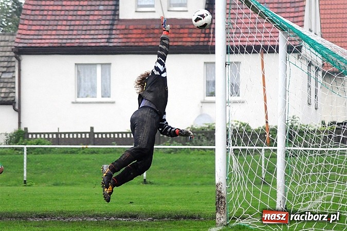 Zdjęcie w galerii na portalu naszraciborz.pl: Osiem goli Startu na inaugurację sezonu trampkarzy wiadomości z regionu