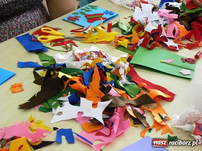 Zdjęcie w galerii na portalu naszraciborz.pl: Filc, krepina i quilling, czyli Mała Akademia Sztuki na wakacjach wiadomości z regionu