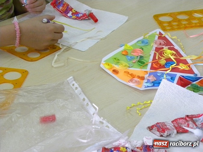 Zdjęcie w galerii na portalu naszraciborz.pl: Filc, krepina i quilling, czyli Mała Akademia Sztuki na wakacjach wiadomości z regionu