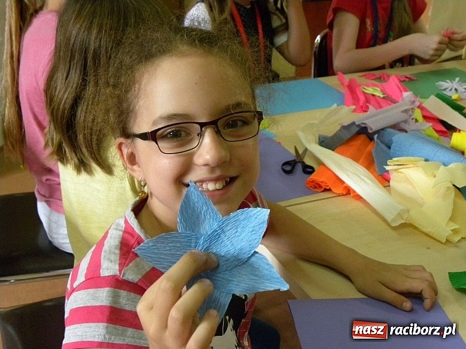 Zdjęcie w galerii na portalu naszraciborz.pl: Filc, krepina i quilling, czyli Mała Akademia Sztuki na wakacjach wiadomości z regionu