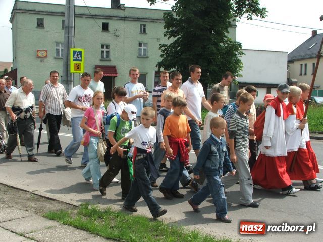Zdjęcie w galerii na portalu naszraciborz.pl: Pielgrzymowali z Bieńkowic do Raciborza wiadomości z regionu