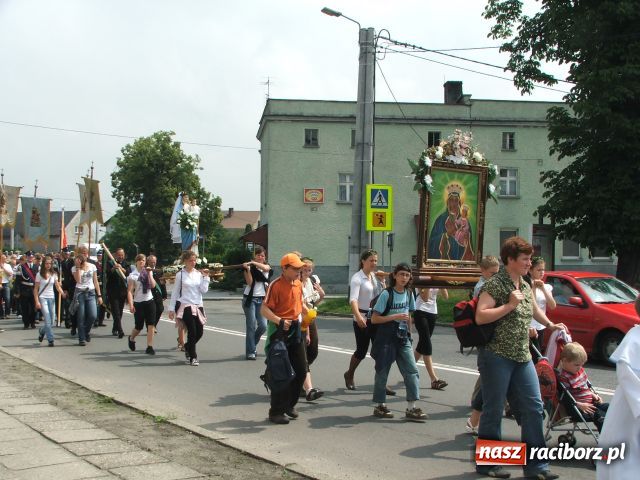 Zdjęcie w galerii na portalu naszraciborz.pl: Pielgrzymowali z Bieńkowic do Raciborza wiadomości z regionu