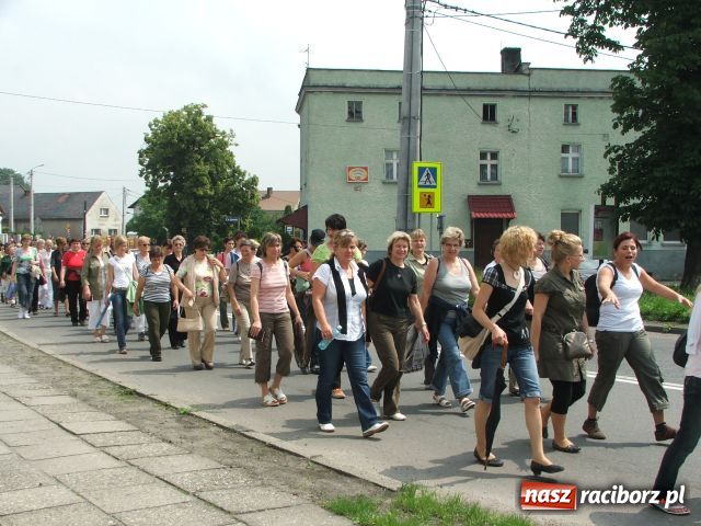 Zdjęcie w galerii na portalu naszraciborz.pl: Pielgrzymowali z Bieńkowic do Raciborza wiadomości z regionu