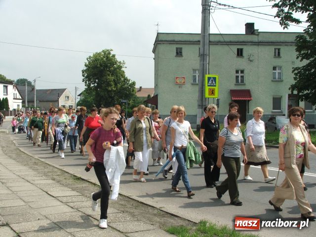 Zdjęcie w galerii na portalu naszraciborz.pl: Pielgrzymowali z Bieńkowic do Raciborza wiadomości z regionu