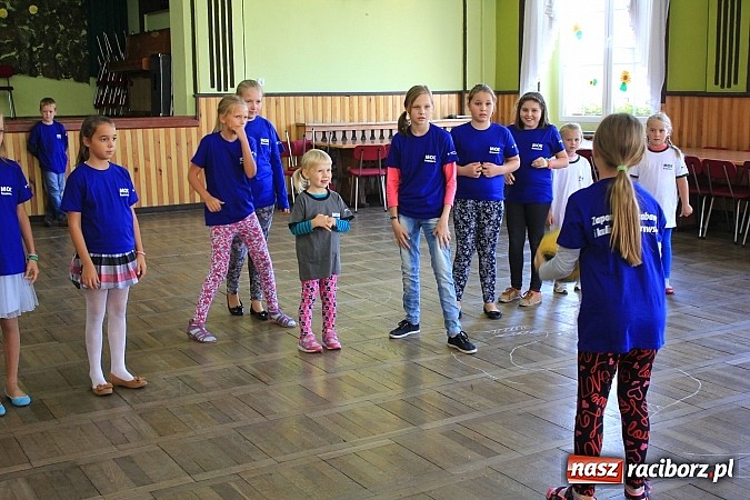 Zdjęcie w galerii na portalu naszraciborz.pl: To była zabawa! Zapomniane gry i zabawy przypomniano w Domu Kultury w Borucinie wiadomości z regionu
