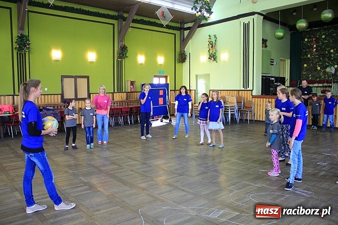 Zdjęcie w galerii na portalu naszraciborz.pl: To była zabawa! Zapomniane gry i zabawy przypomniano w Domu Kultury w Borucinie wiadomości z regionu