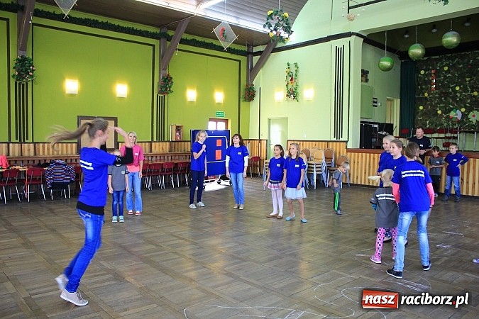 Zdjęcie w galerii na portalu naszraciborz.pl: To była zabawa! Zapomniane gry i zabawy przypomniano w Domu Kultury w Borucinie wiadomości z regionu