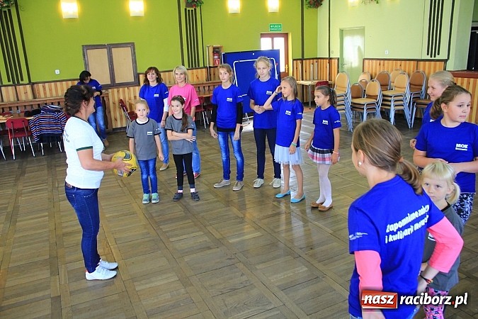 Zdjęcie w galerii na portalu naszraciborz.pl: To była zabawa! Zapomniane gry i zabawy przypomniano w Domu Kultury w Borucinie wiadomości z regionu