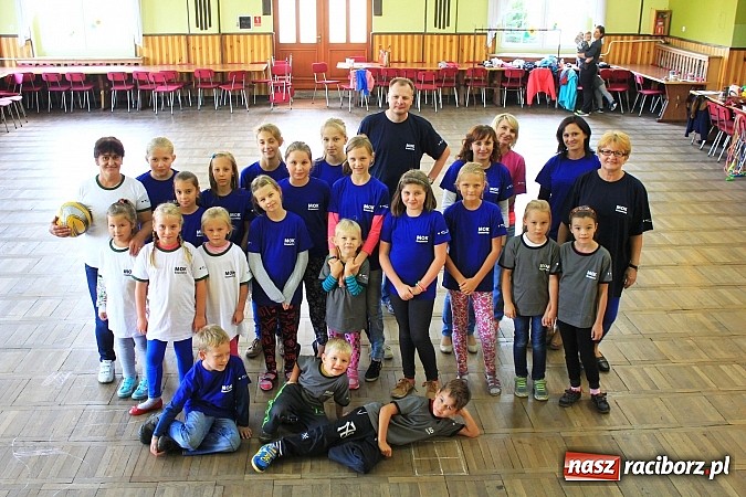 Zdjęcie w galerii na portalu naszraciborz.pl: To była zabawa! Zapomniane gry i zabawy przypomniano w Domu Kultury w Borucinie wiadomości z regionu