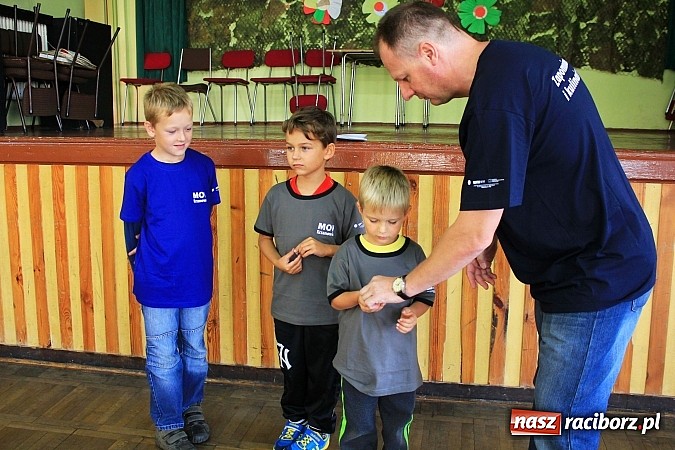 Zdjęcie w galerii na portalu naszraciborz.pl: To była zabawa! Zapomniane gry i zabawy przypomniano w Domu Kultury w Borucinie wiadomości z regionu