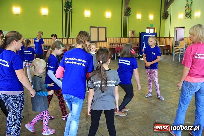 Zdjęcie w galerii na portalu naszraciborz.pl: To była zabawa! Zapomniane gry i zabawy przypomniano w Domu Kultury w Borucinie wiadomości z regionu