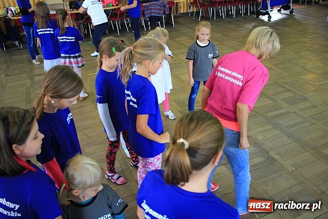 Zdjęcie w galerii na portalu naszraciborz.pl: To była zabawa! Zapomniane gry i zabawy przypomniano w Domu Kultury w Borucinie wiadomości z regionu